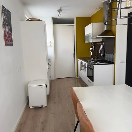 9c12 - Licht & Ruim Appartement, Hartje Centrum * Бреда