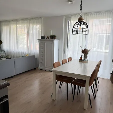 9c12 - Licht & Ruim Appartement, Hartje Centrum *